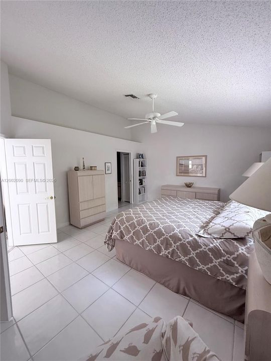 Activo con contrato: $530,000 (3 camas, 2 baños, 1864 Pies cuadrados)