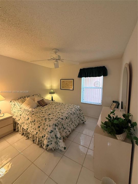 Activo con contrato: $530,000 (3 camas, 2 baños, 1864 Pies cuadrados)