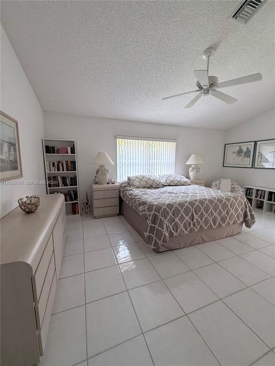 Activo con contrato: $530,000 (3 camas, 2 baños, 1864 Pies cuadrados)