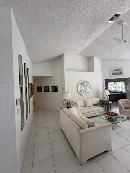 Activo con contrato: $530,000 (3 camas, 2 baños, 1864 Pies cuadrados)