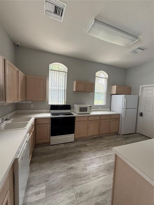 Activo con contrato: $530,000 (3 camas, 2 baños, 1864 Pies cuadrados)