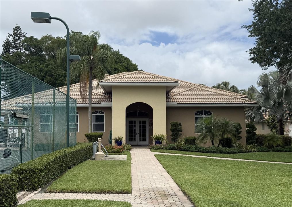 Activo con contrato: $530,000 (3 camas, 2 baños, 1864 Pies cuadrados)