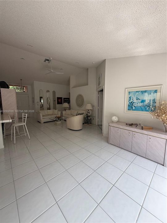 Activo con contrato: $530,000 (3 camas, 2 baños, 1864 Pies cuadrados)