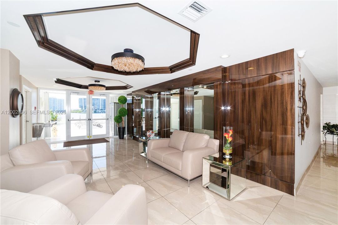 For Sale: $480,000 (2 beds, 2 baths, 1090 Square Feet)
