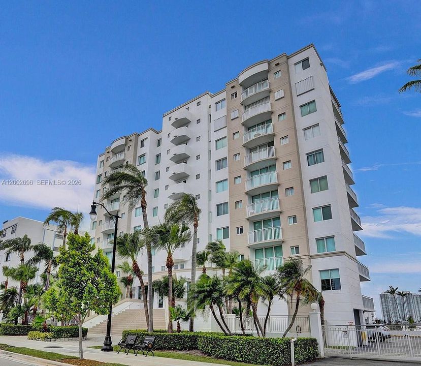 For Sale: $480,000 (2 beds, 2 baths, 1090 Square Feet)