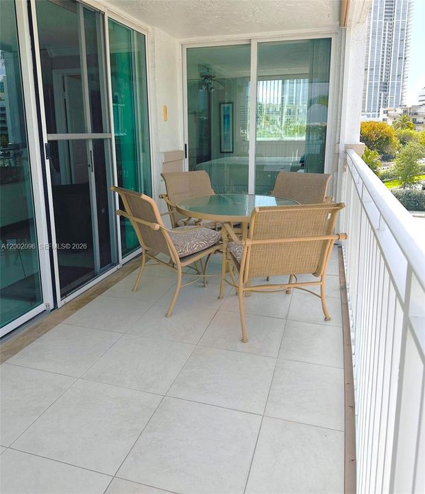 For Sale: $480,000 (2 beds, 2 baths, 1090 Square Feet)