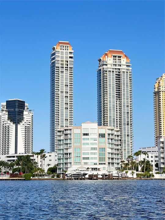 En Venta: $480,000 (2 camas, 2 baños, 1090 Pies cuadrados)