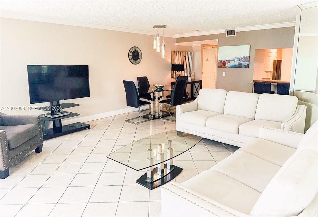 For Sale: $480,000 (2 beds, 2 baths, 1090 Square Feet)