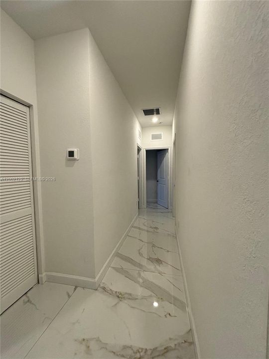 Activo con contrato: $845,000 (5 camas, 3 baños, 3033 Pies cuadrados)