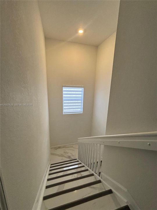 Activo con contrato: $845,000 (5 camas, 3 baños, 3033 Pies cuadrados)