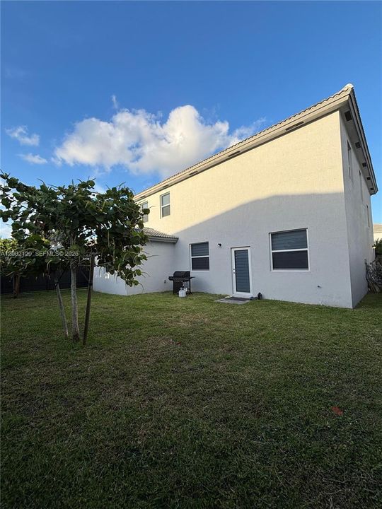 Activo con contrato: $845,000 (5 camas, 3 baños, 3033 Pies cuadrados)