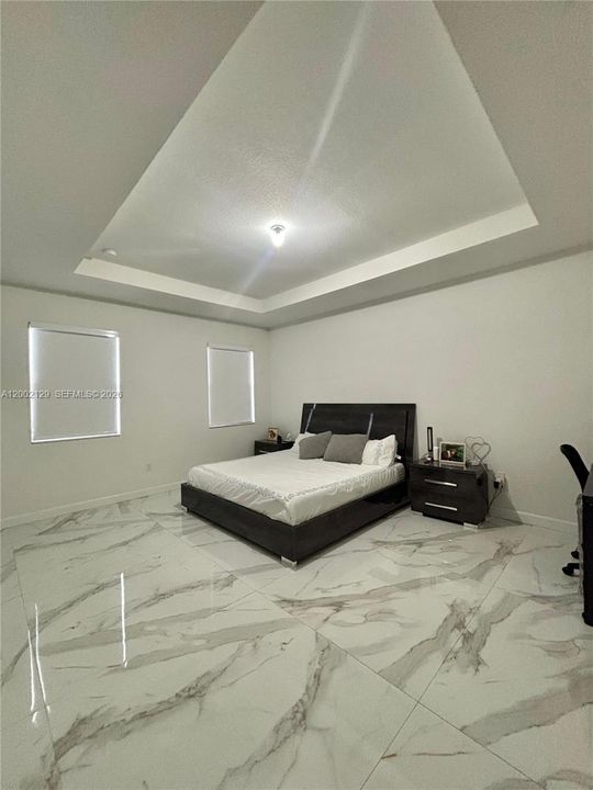 Activo con contrato: $845,000 (5 camas, 3 baños, 3033 Pies cuadrados)