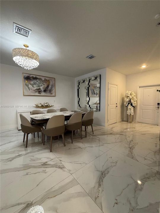 Activo con contrato: $845,000 (5 camas, 3 baños, 3033 Pies cuadrados)