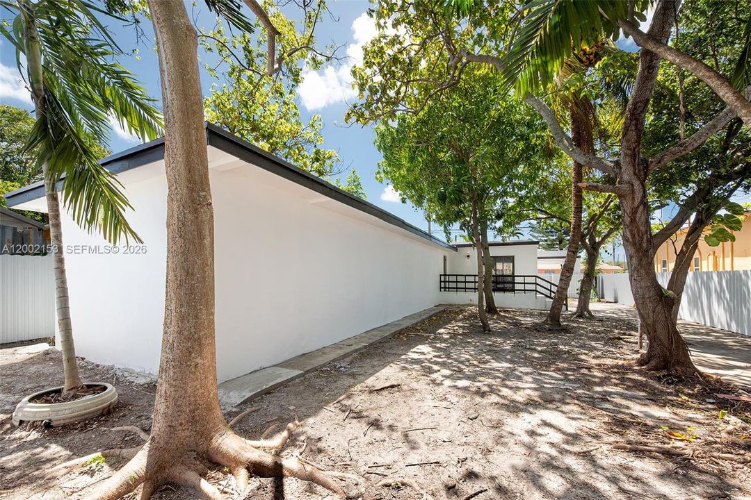 Active With Contract: $730,000 (5 beds, 4 baths, 1666 Square Feet)