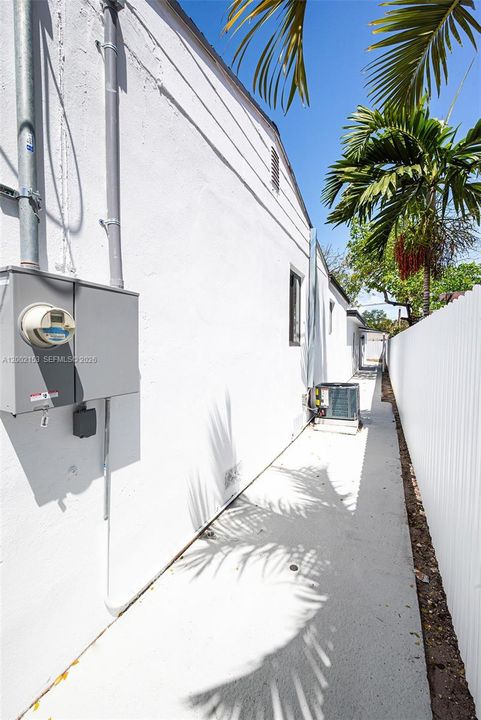 Active With Contract: $730,000 (5 beds, 4 baths, 1666 Square Feet)
