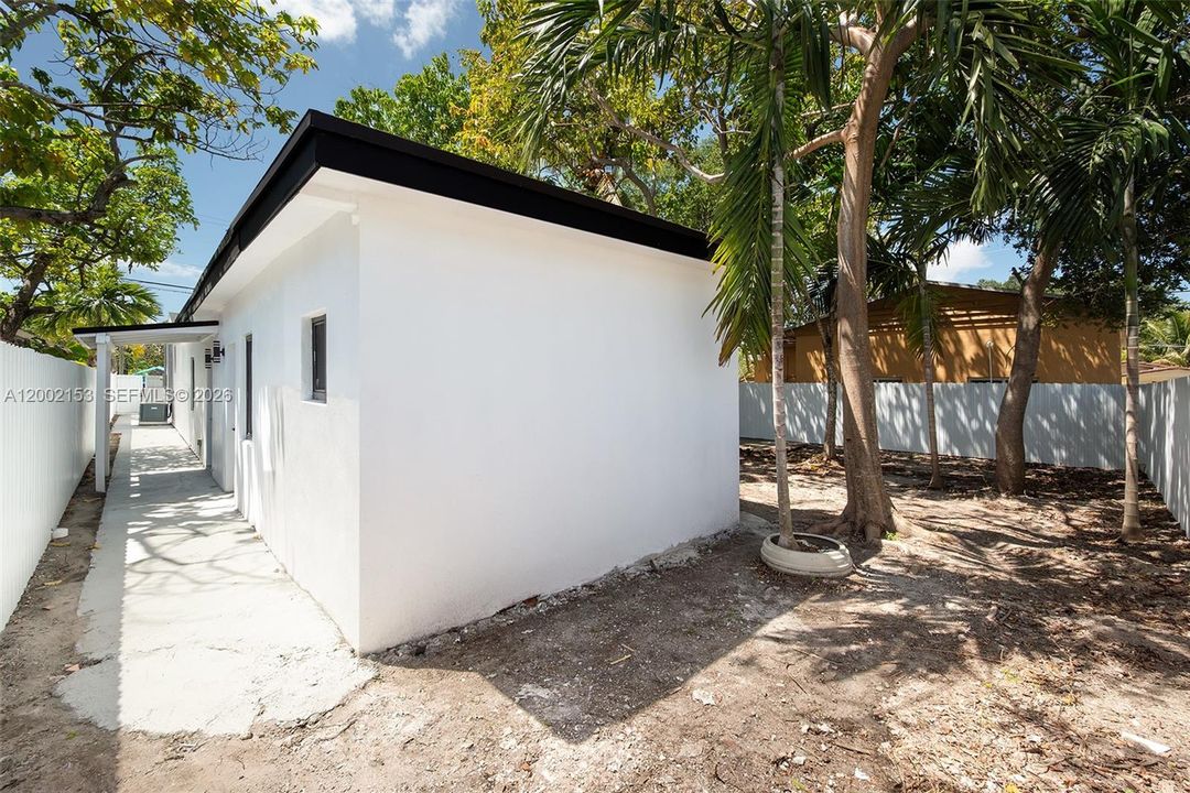 Active With Contract: $730,000 (5 beds, 4 baths, 1666 Square Feet)
