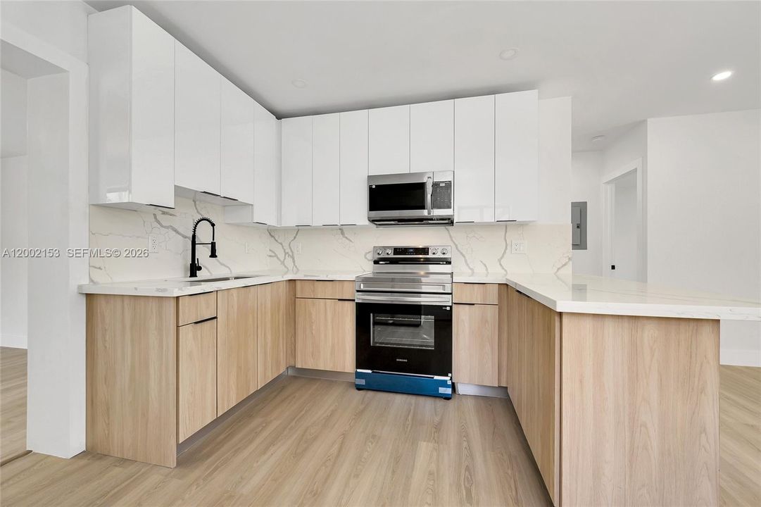Active With Contract: $730,000 (5 beds, 4 baths, 1666 Square Feet)