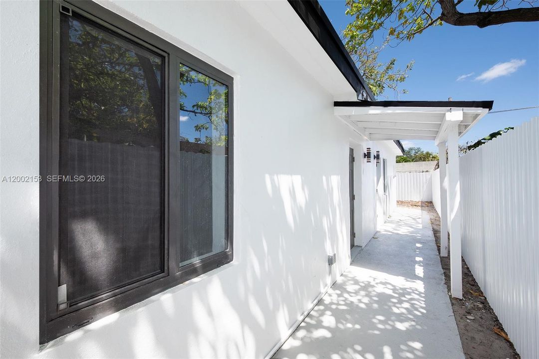 Active With Contract: $730,000 (5 beds, 4 baths, 1666 Square Feet)
