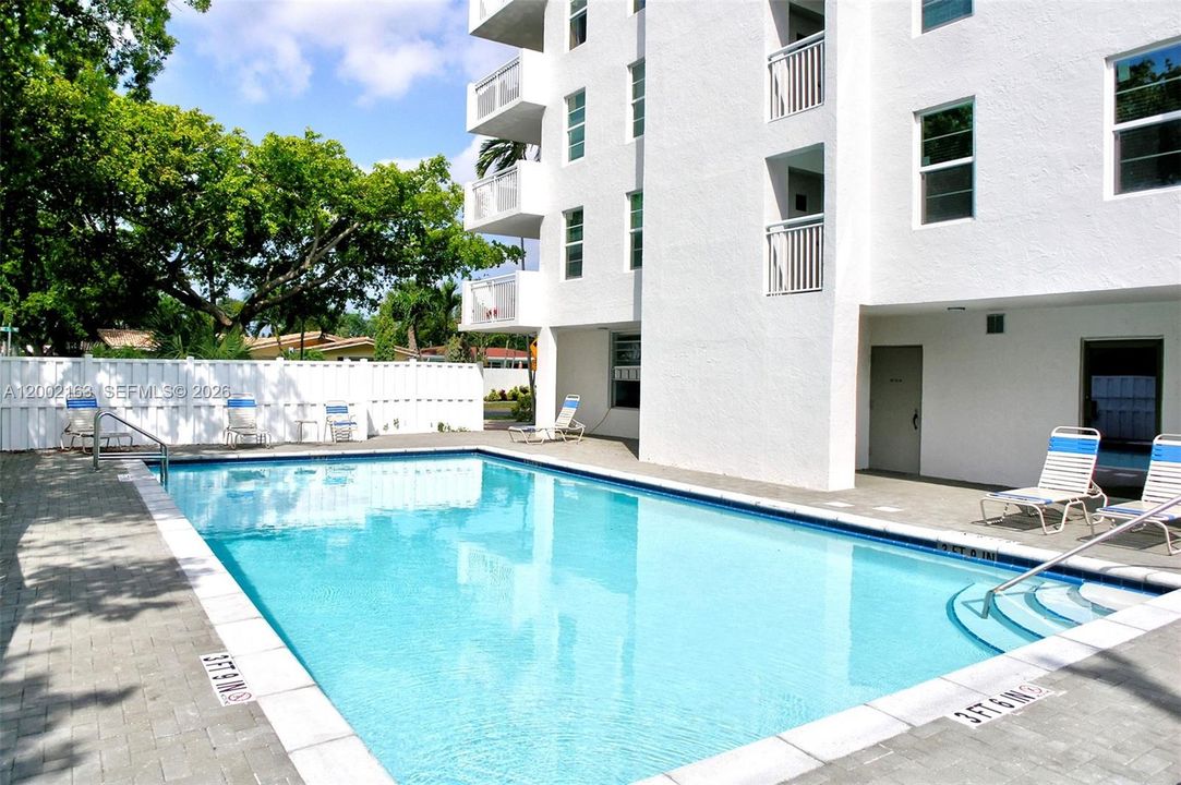 For Sale: $177,000 (1 beds, 1 baths, 768 Square Feet)