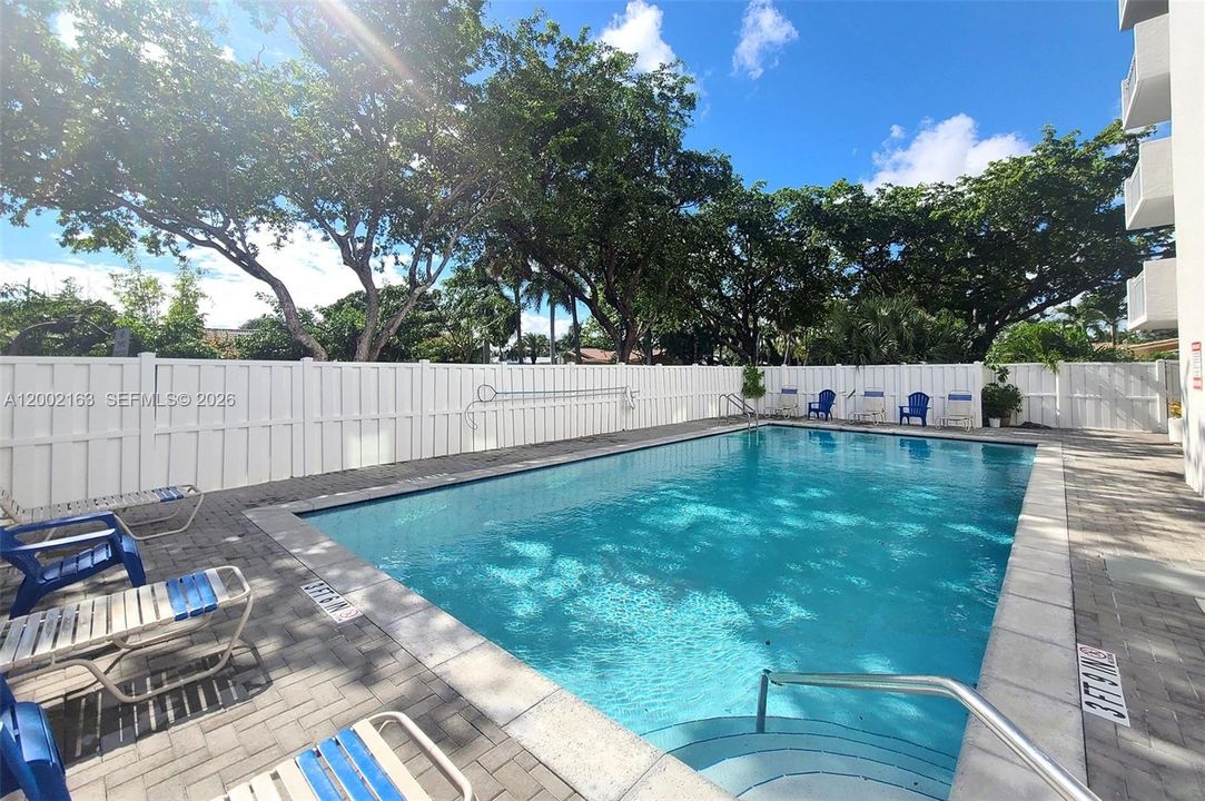 For Sale: $177,000 (1 beds, 1 baths, 768 Square Feet)