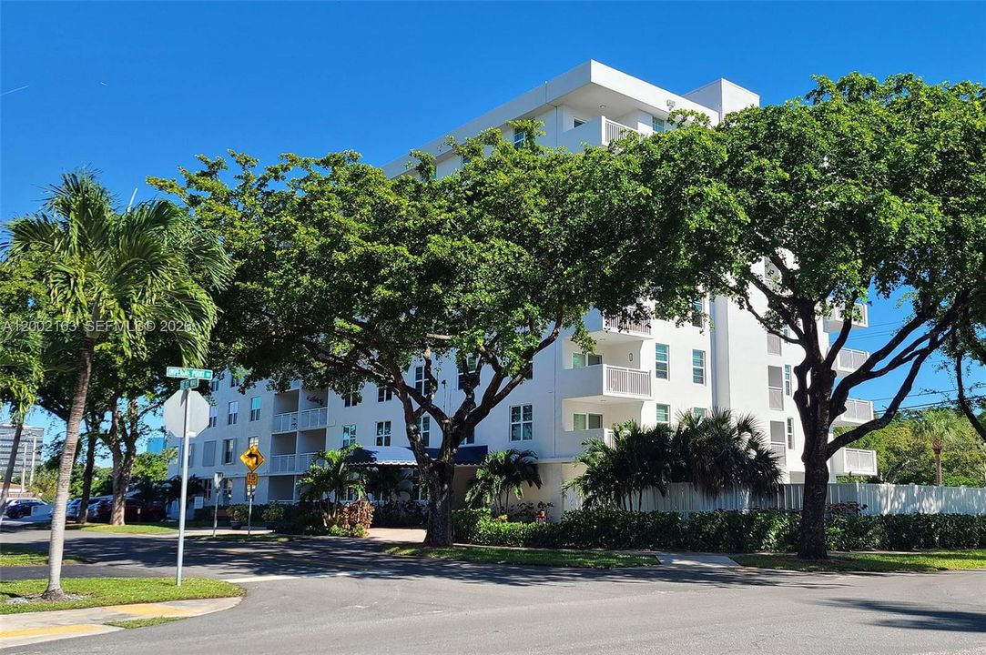For Sale: $177,000 (1 beds, 1 baths, 768 Square Feet)