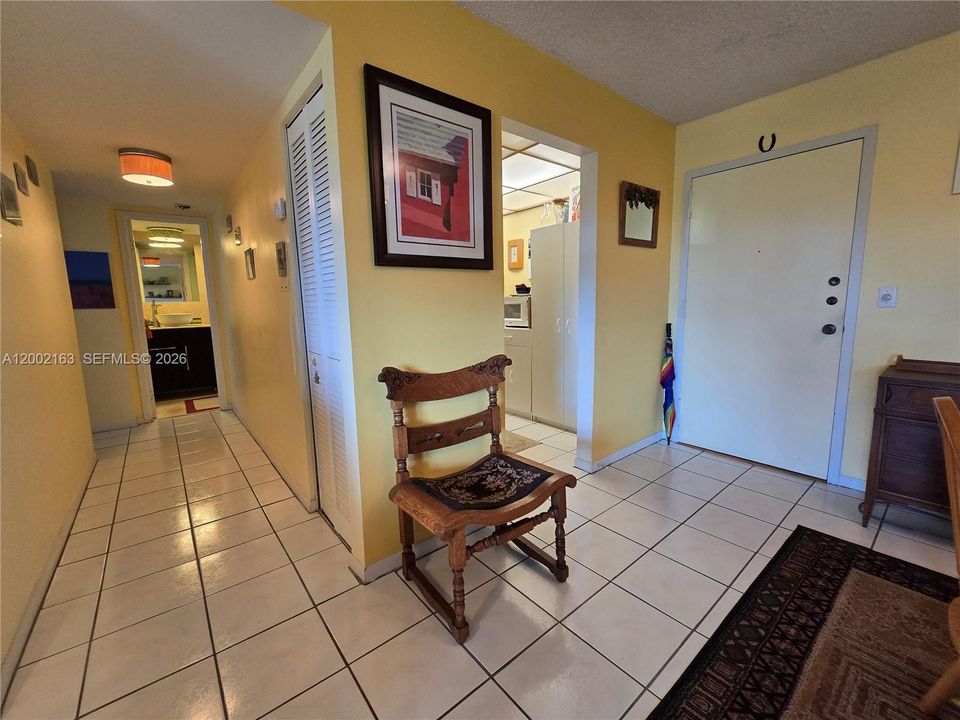 For Sale: $177,000 (1 beds, 1 baths, 768 Square Feet)