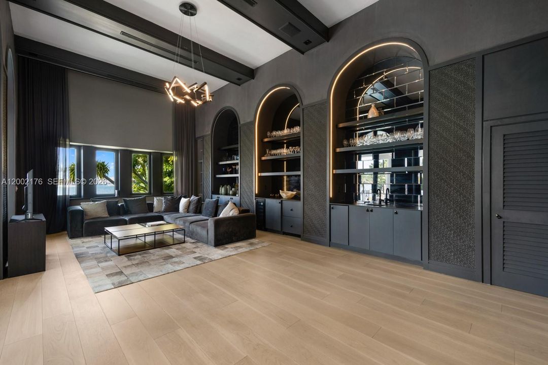For Sale: $29,000,000 (5 beds, 6 baths, 6090 Square Feet)