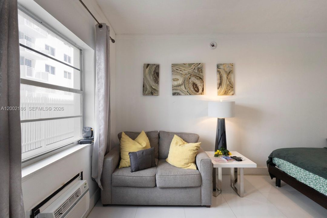 For Sale: $299,000 (0 beds, 1 baths, 200 Square Feet)