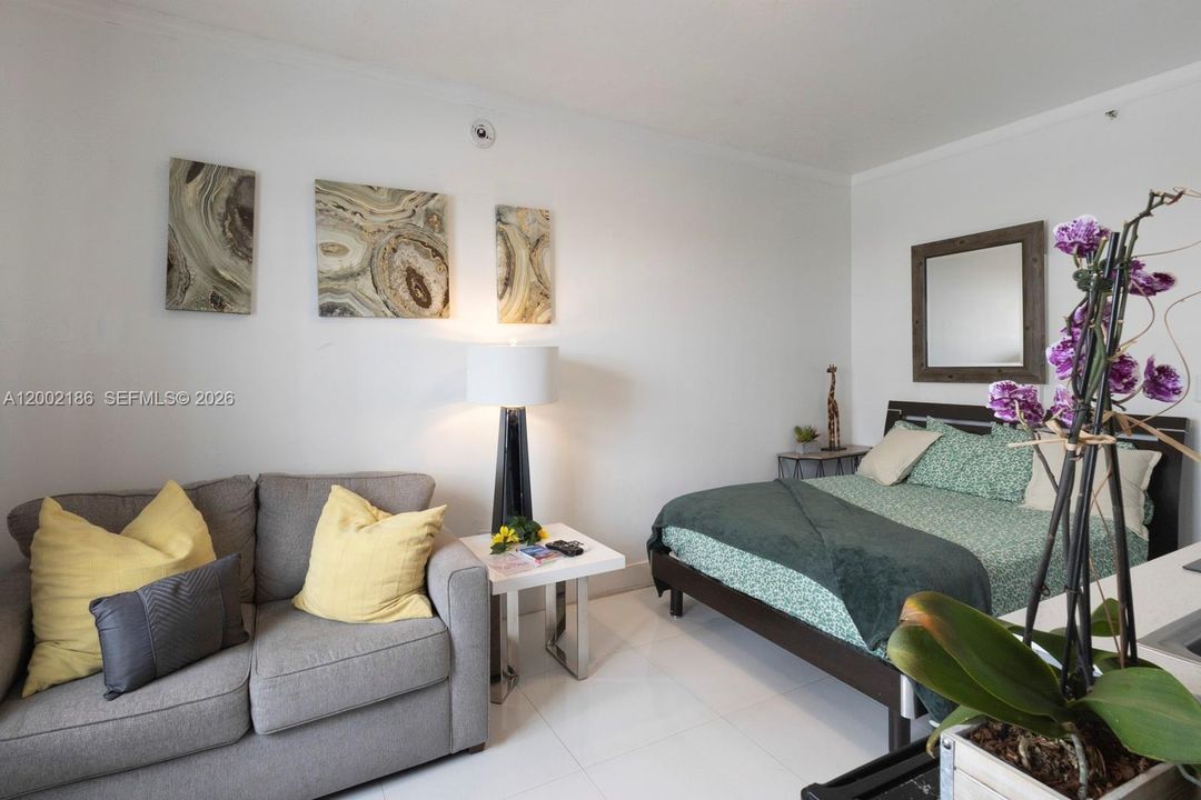 For Sale: $299,000 (0 beds, 1 baths, 200 Square Feet)
