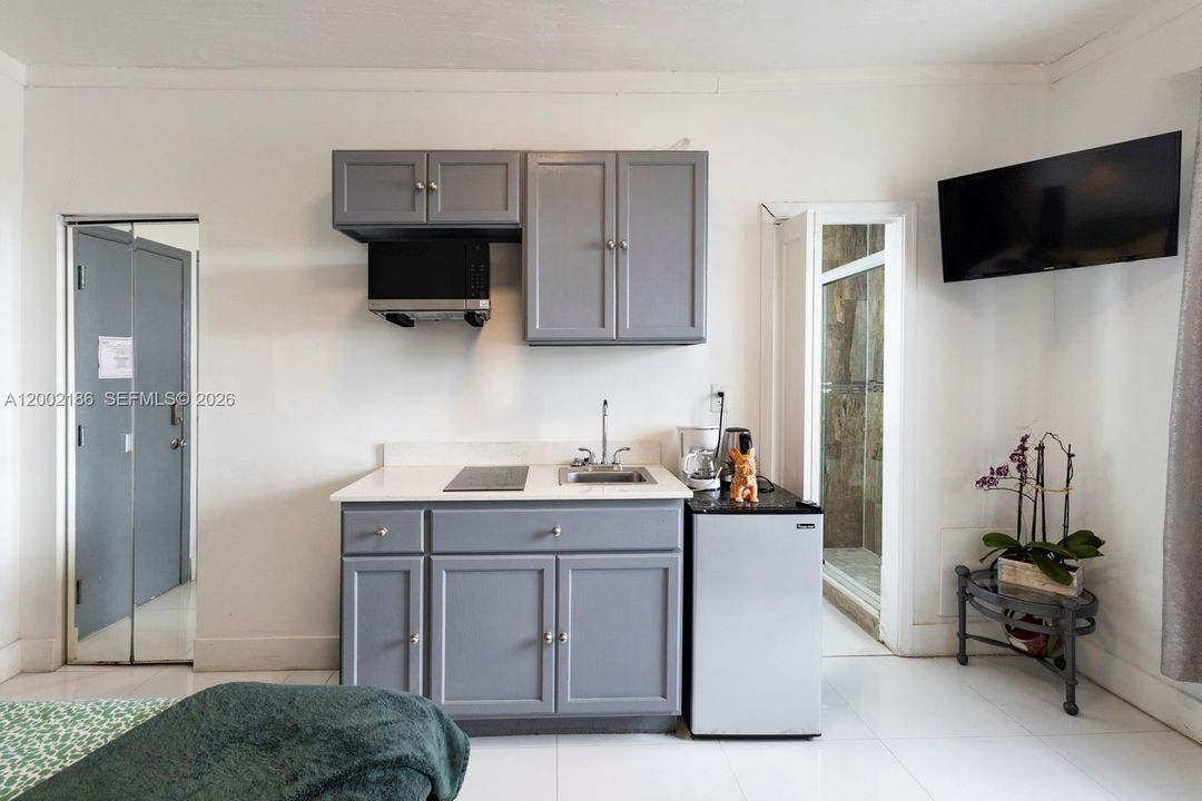 For Sale: $299,000 (0 beds, 1 baths, 200 Square Feet)