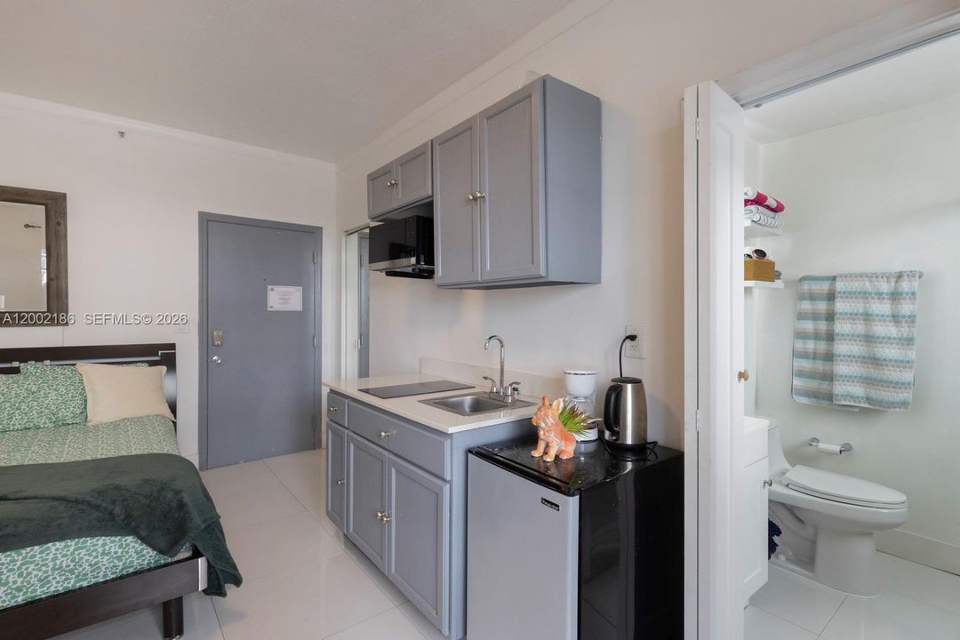 For Sale: $299,000 (0 beds, 1 baths, 200 Square Feet)