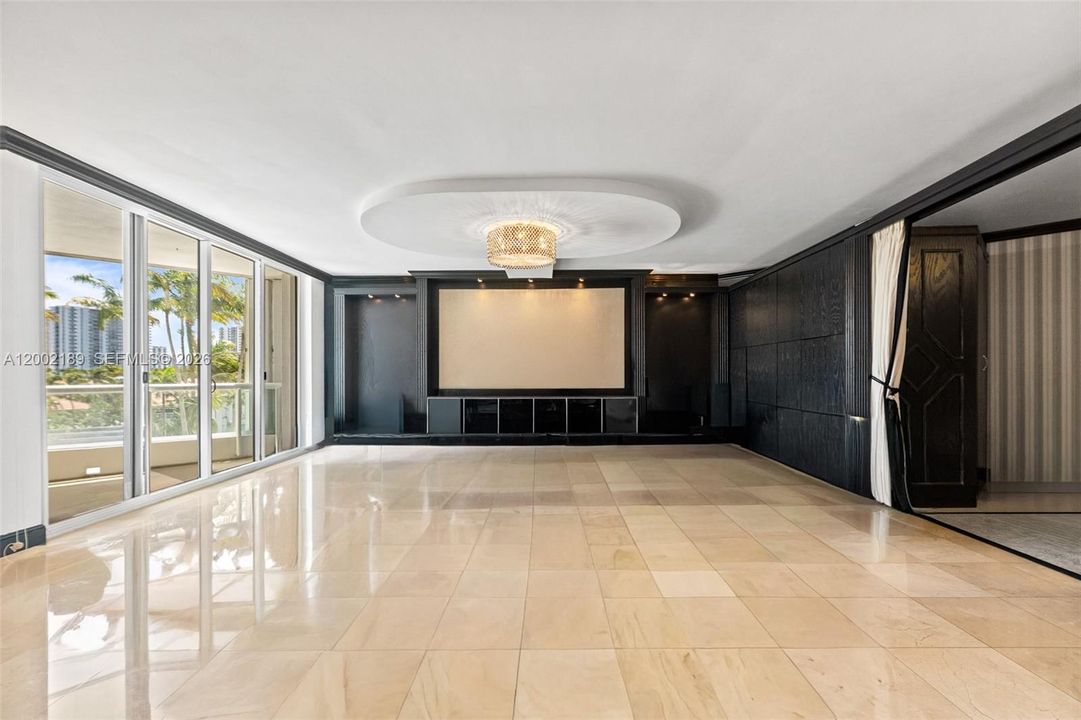 En Venta: $940,000 (3 camas, 2 baños, 2640 Pies cuadrados)