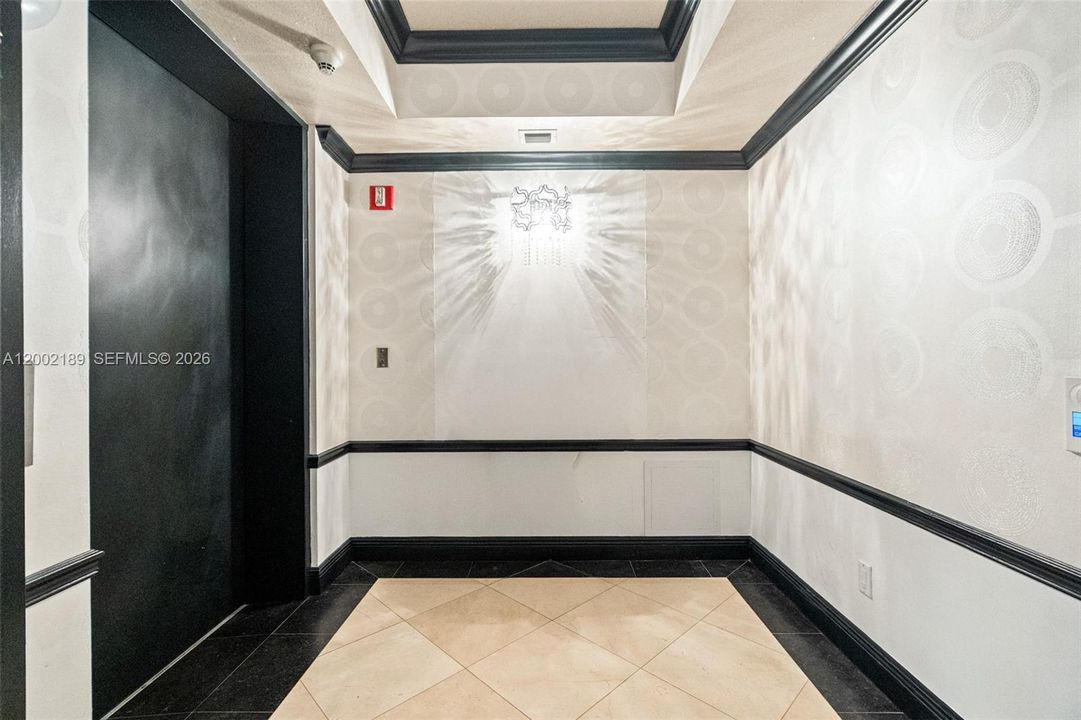 En Venta: $940,000 (3 camas, 2 baños, 2640 Pies cuadrados)