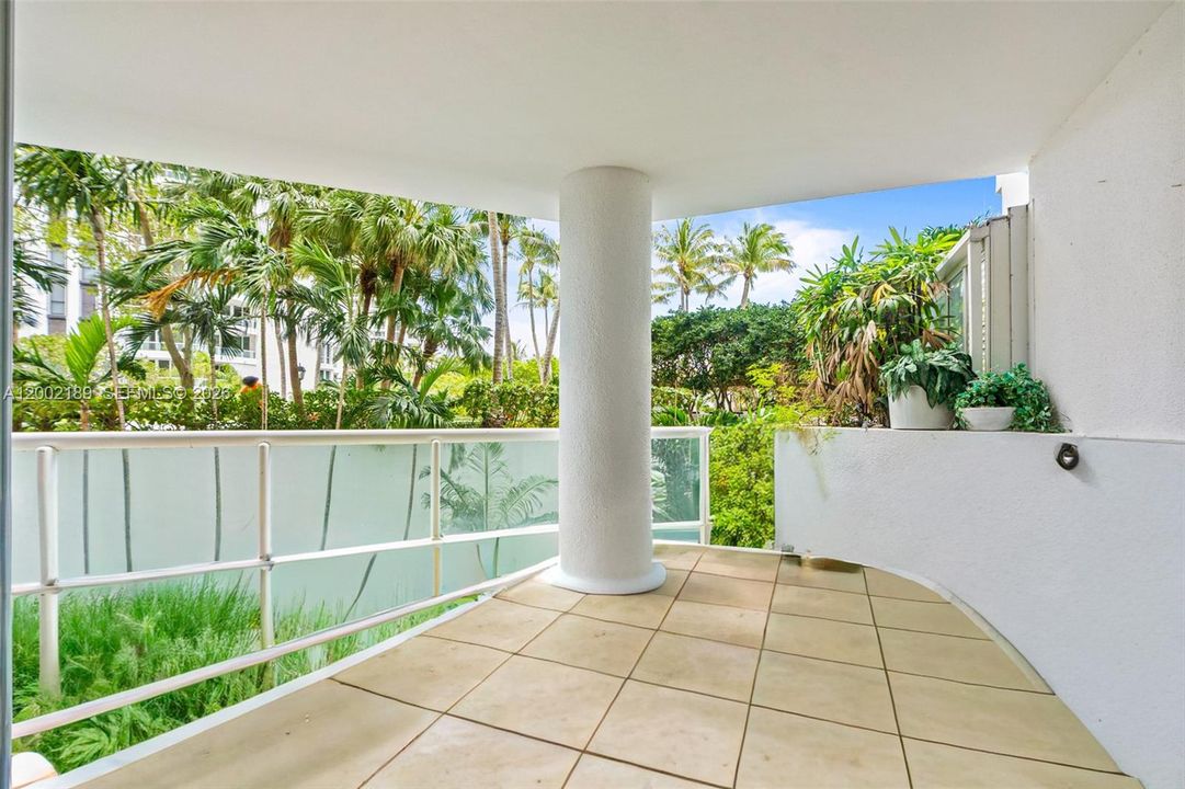 En Venta: $940,000 (3 camas, 2 baños, 2640 Pies cuadrados)