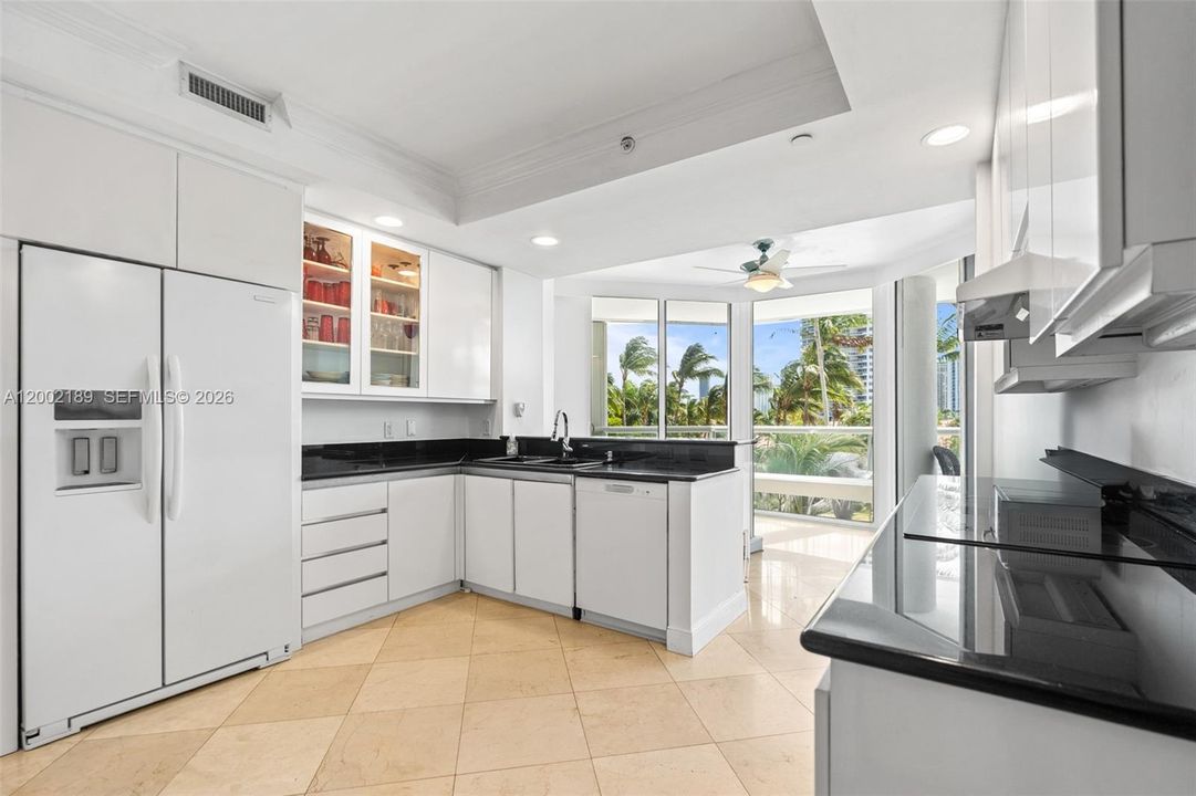 En Venta: $940,000 (3 camas, 2 baños, 2640 Pies cuadrados)
