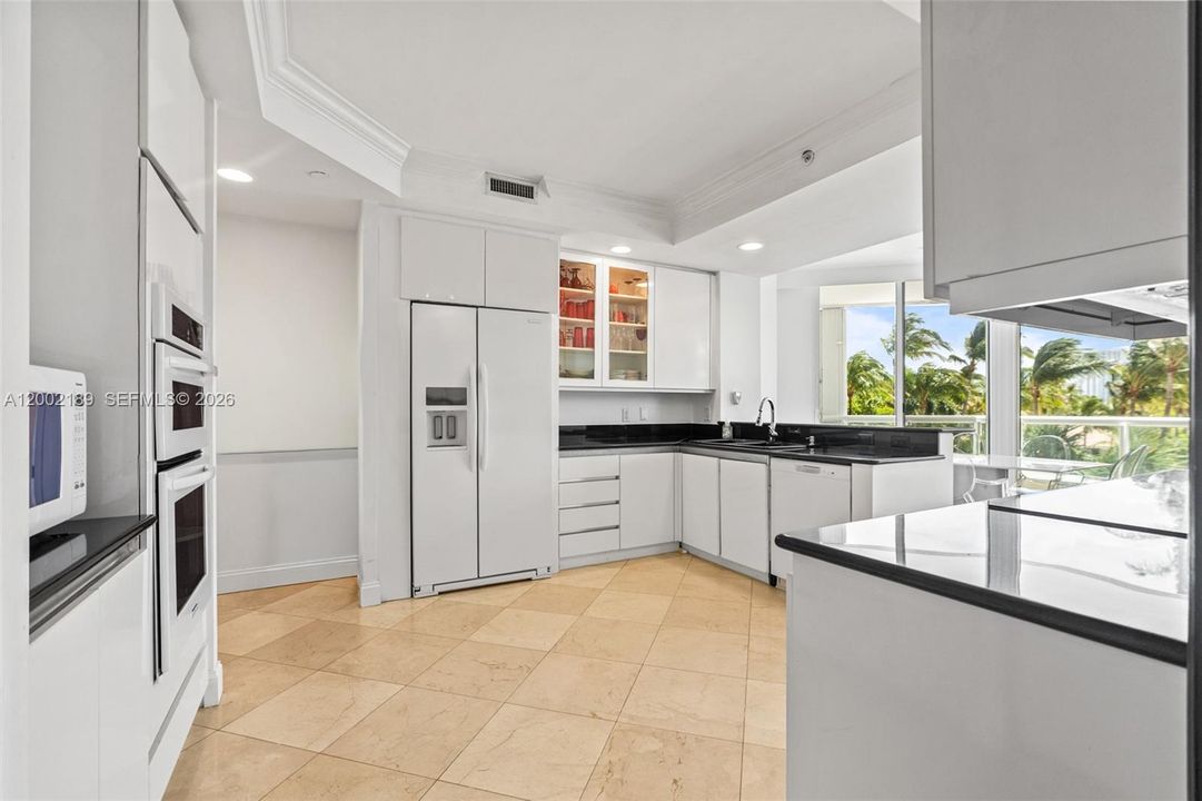 En Venta: $940,000 (3 camas, 2 baños, 2640 Pies cuadrados)