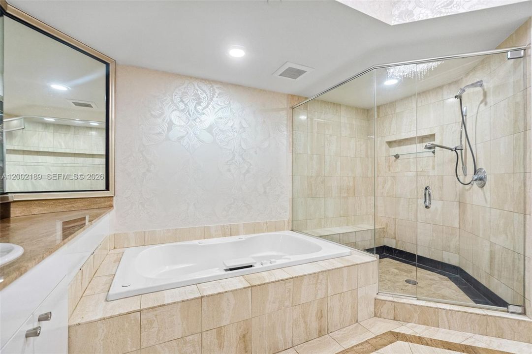 En Venta: $940,000 (3 camas, 2 baños, 2640 Pies cuadrados)