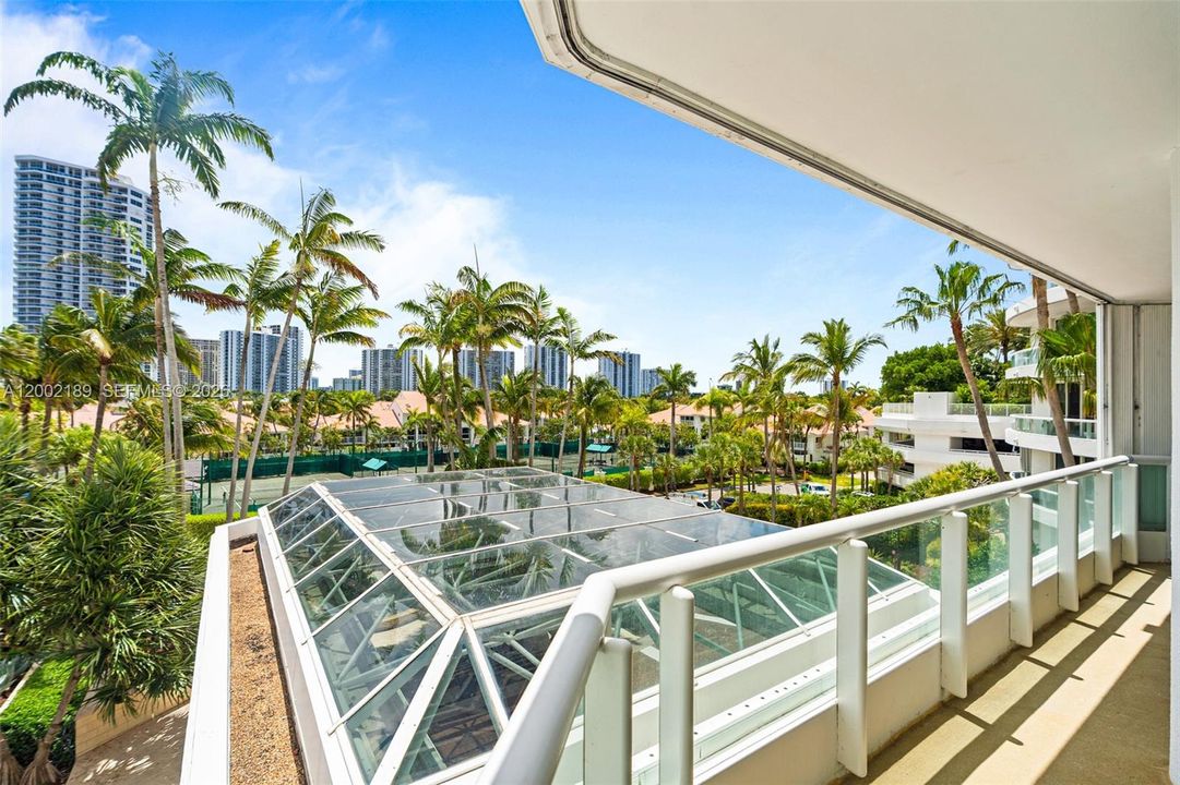 En Venta: $940,000 (3 camas, 2 baños, 2640 Pies cuadrados)