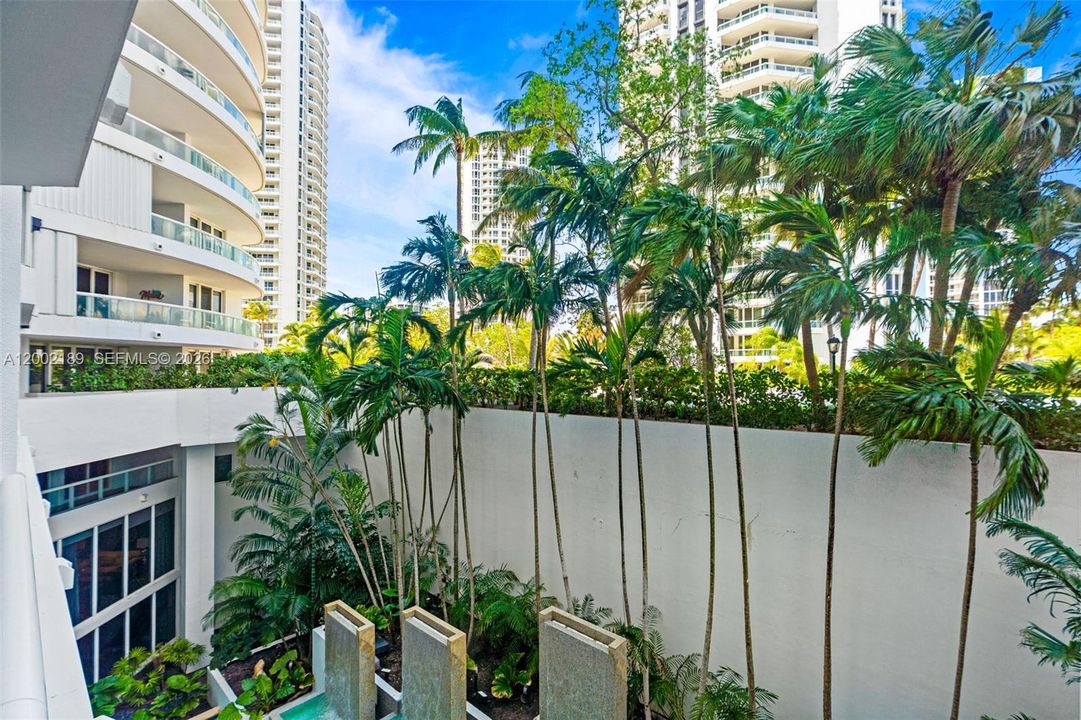 En Venta: $940,000 (3 camas, 2 baños, 2640 Pies cuadrados)