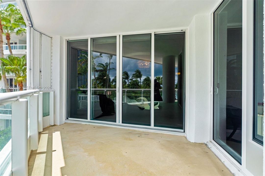 En Venta: $940,000 (3 camas, 2 baños, 2640 Pies cuadrados)