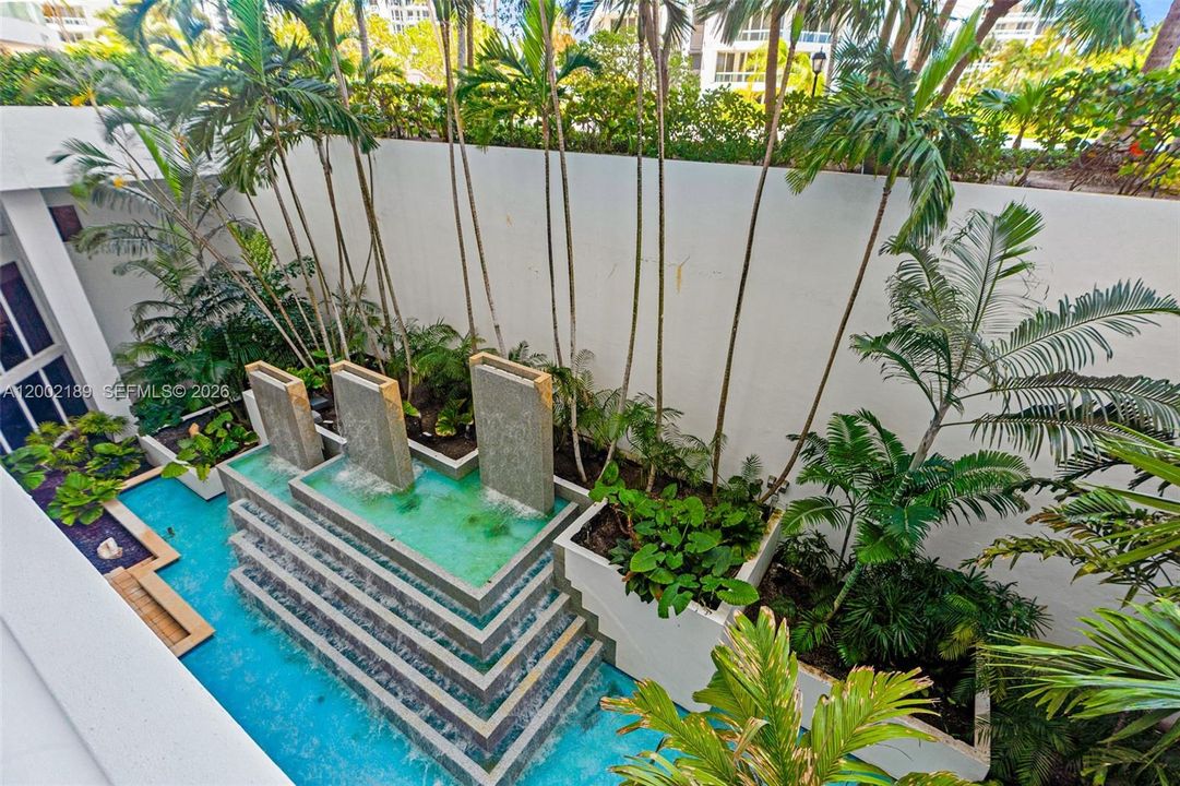 En Venta: $940,000 (3 camas, 2 baños, 2640 Pies cuadrados)