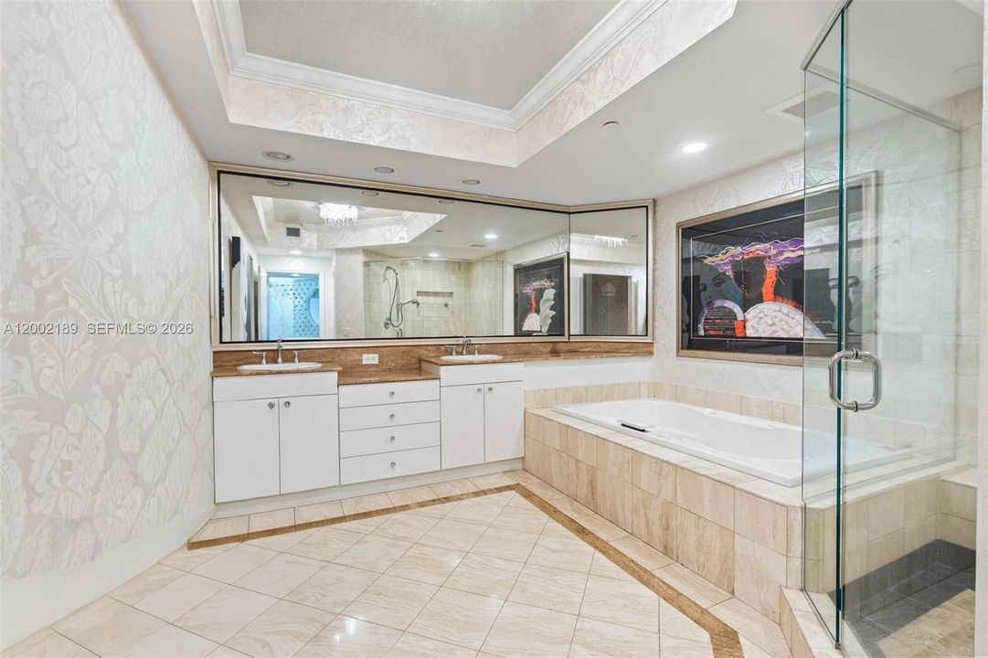 En Venta: $940,000 (3 camas, 2 baños, 2640 Pies cuadrados)