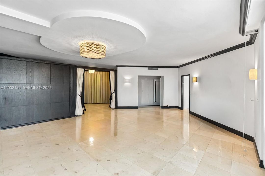En Venta: $940,000 (3 camas, 2 baños, 2640 Pies cuadrados)