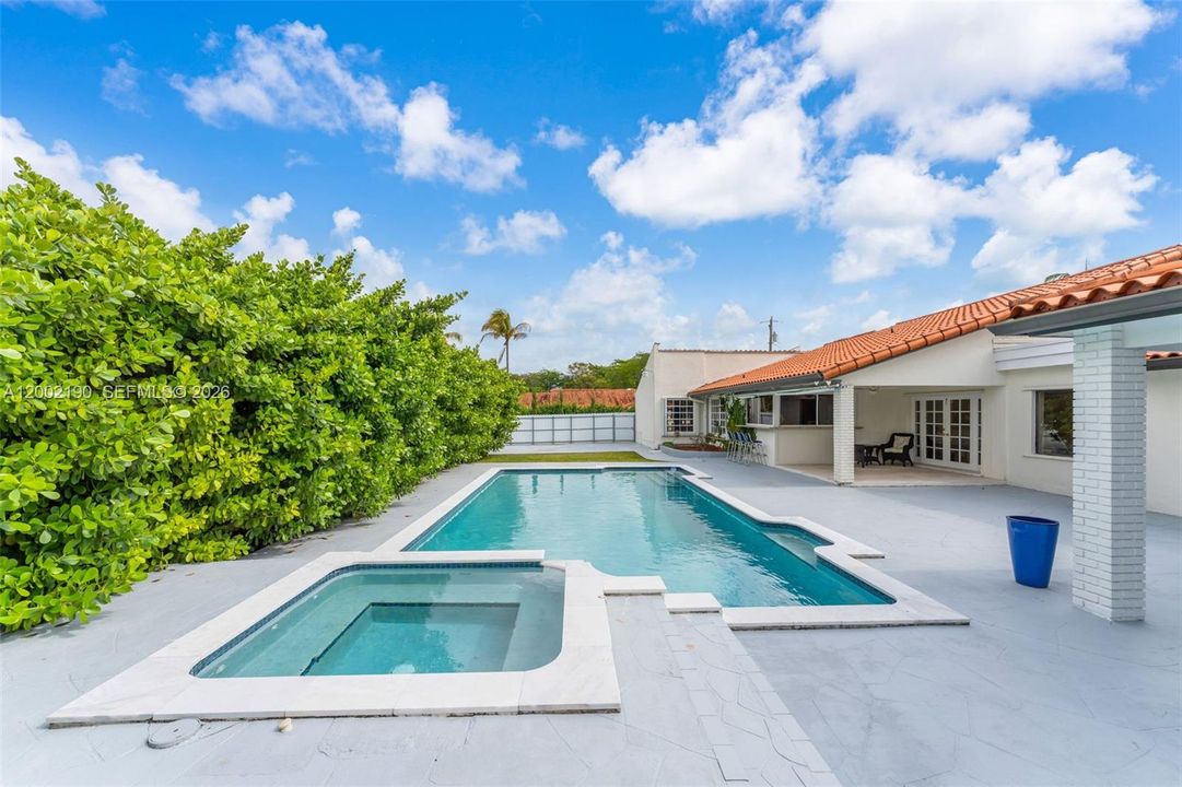 En Venta: $1,599,000 (5 camas, 3 baños, 3881 Pies cuadrados)