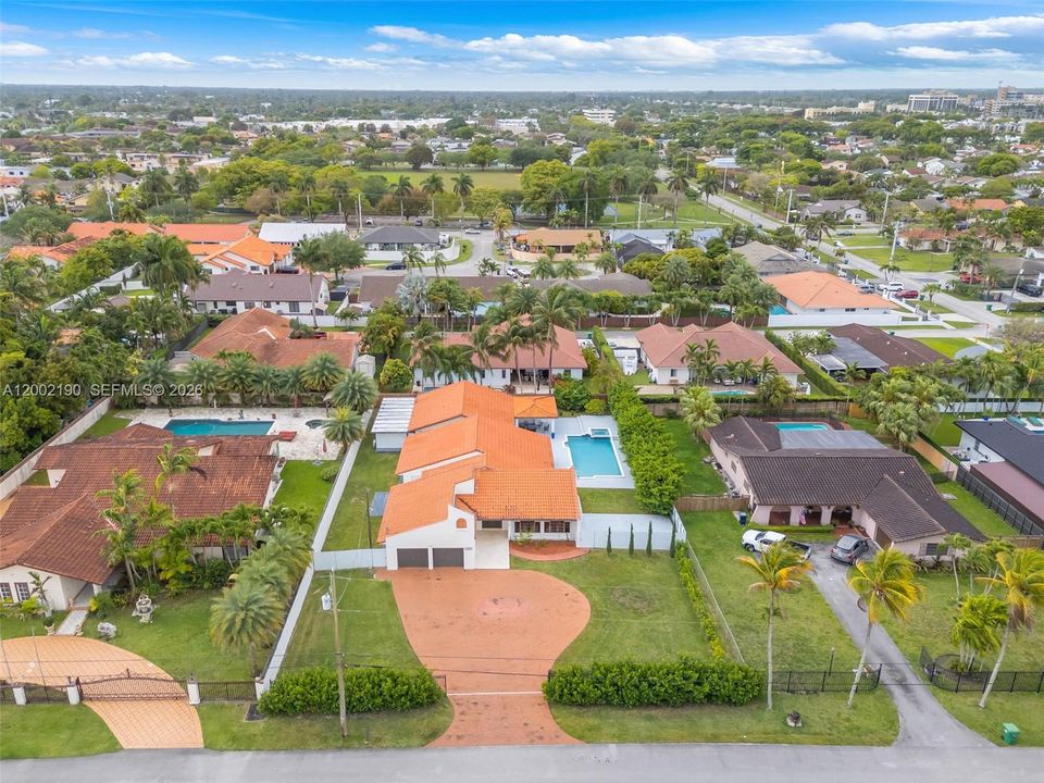 En Venta: $1,599,000 (5 camas, 3 baños, 3881 Pies cuadrados)