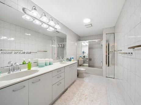 En Venta: $1,599,000 (5 camas, 3 baños, 3881 Pies cuadrados)