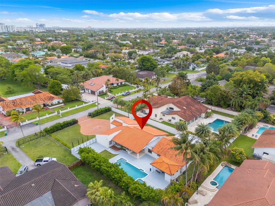 En Venta: $1,599,000 (5 camas, 3 baños, 3881 Pies cuadrados)