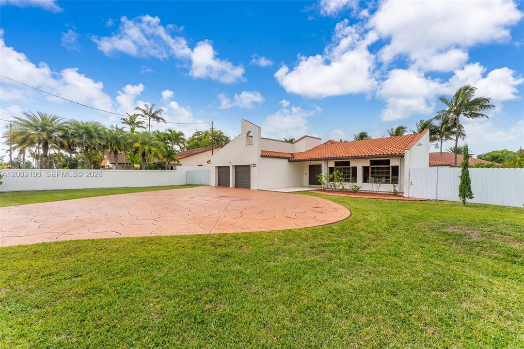 En Venta: $1,599,000 (5 camas, 3 baños, 3881 Pies cuadrados)