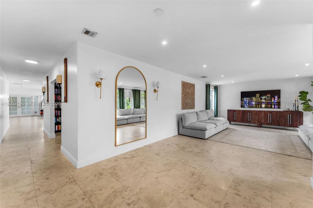 En Venta: $1,599,000 (5 camas, 3 baños, 3881 Pies cuadrados)