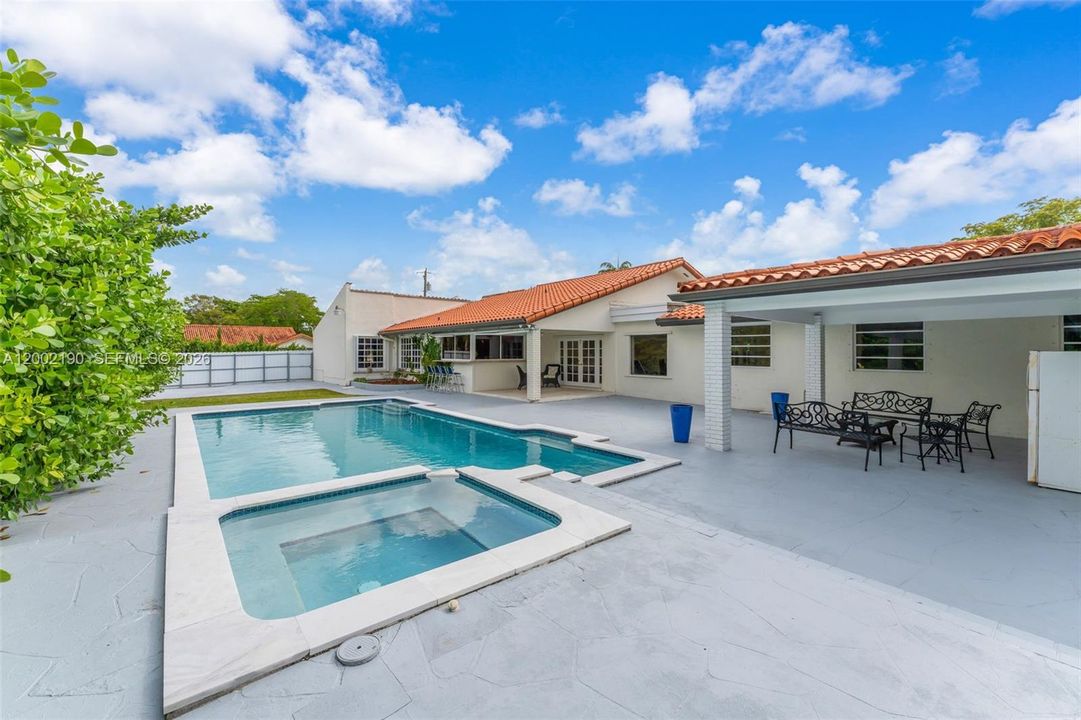 En Venta: $1,599,000 (5 camas, 3 baños, 3881 Pies cuadrados)